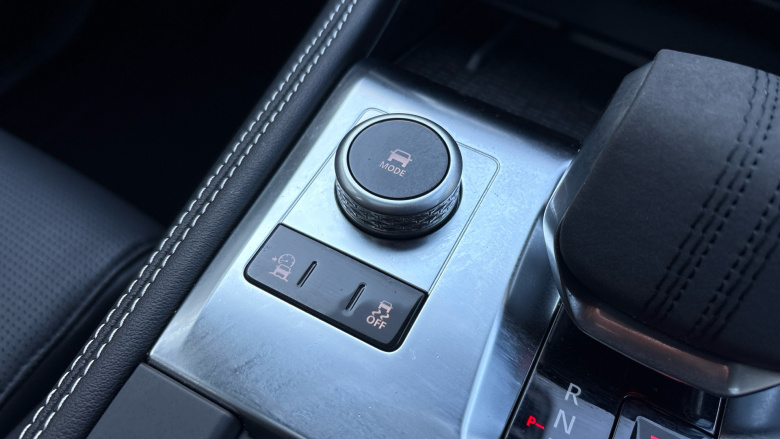 Jaguar F-Pace 2.0 D200 R-Dynamic SE Black 5dr Auto AWD Diesel Estate